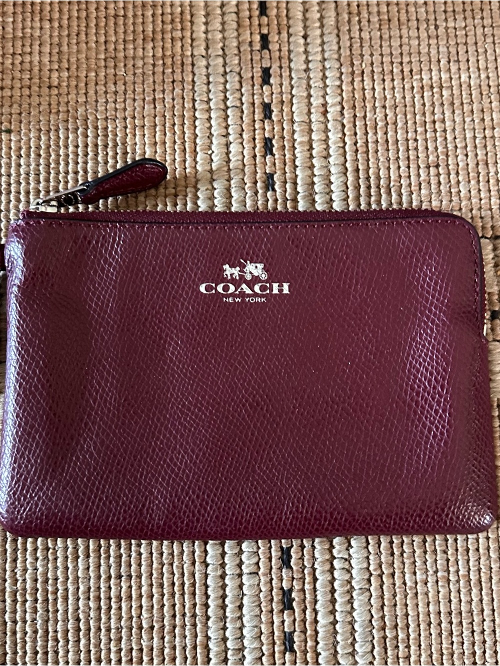 EUC Coach Pebbled Leather Wristlet in Wine